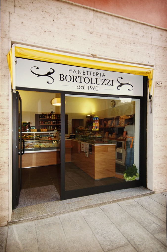 arredamento negozio panetteria alimentari bortoluzzi borgosesia (3)
